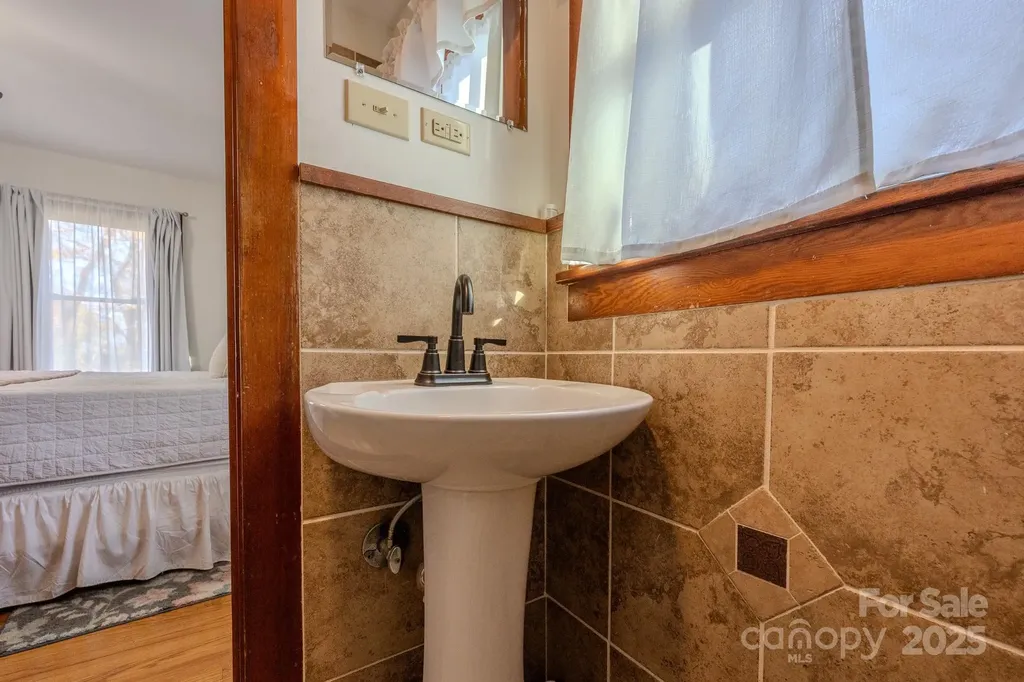 127 Reid Queen Drive Little Switzerland NC 28749