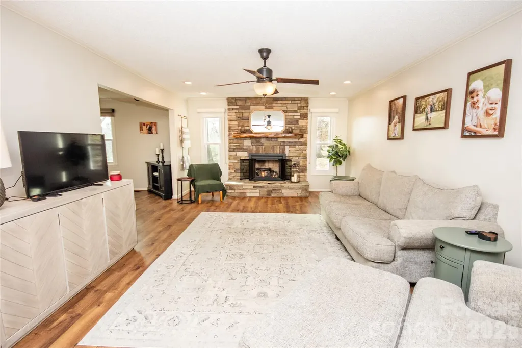 2193 Hawthorne Lane Wilkesboro NC 28697