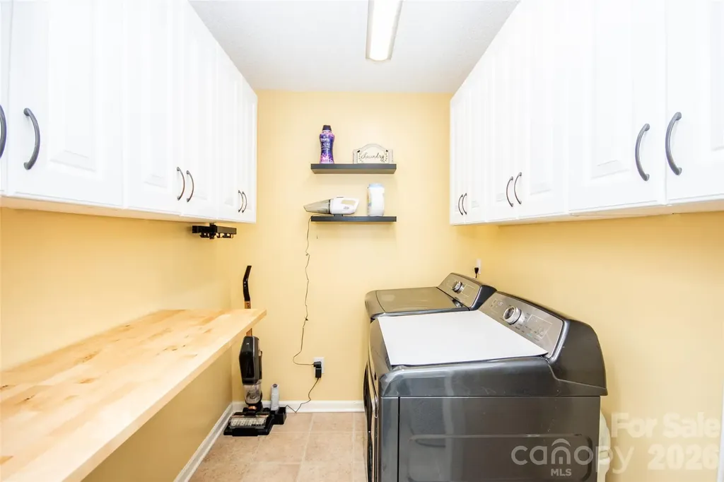 2193 Hawthorne Lane Wilkesboro NC 28697