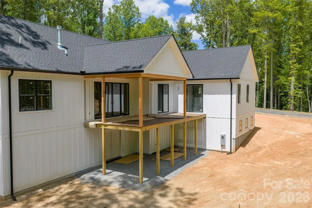 20 Nature Walk Lane Hendersonville NC 28739