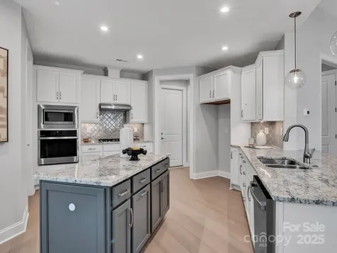 4225 Honey Locust Drive Charlotte NC 28215