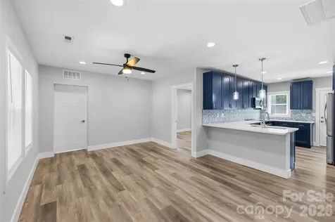 2414 Dickens Avenue Charlotte NC 28208