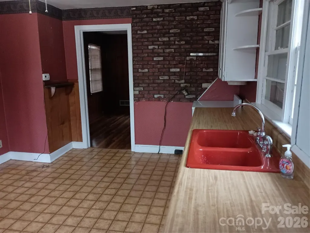 1303 W Dixon Boulevard Shelby NC 28152