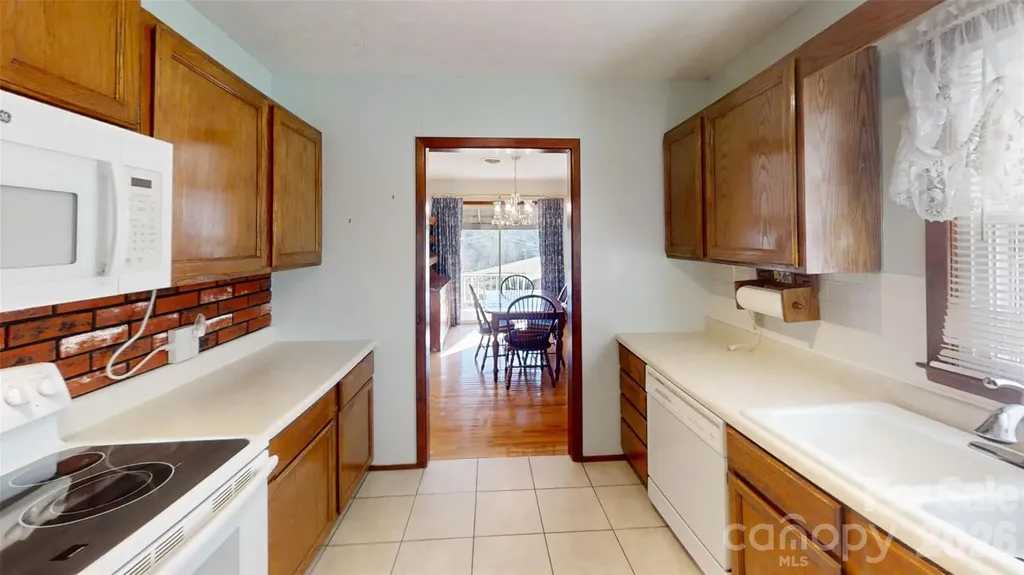 707 Lickskillet Road Burnsville NC 28714