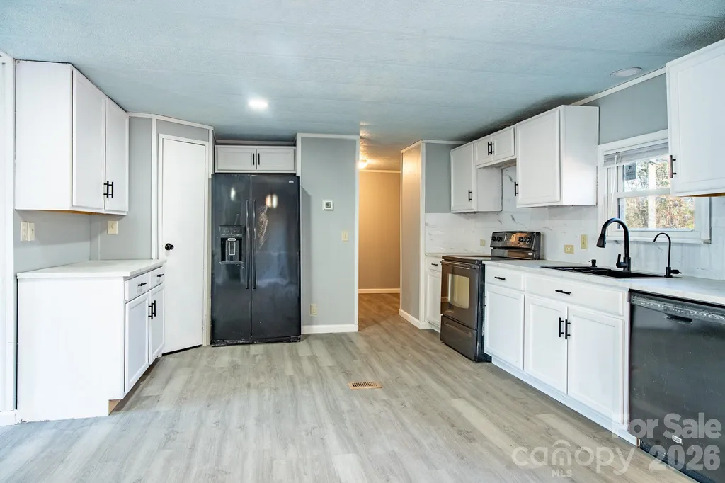 50 N Duncan Hill Lane Taylorsville NC 28681