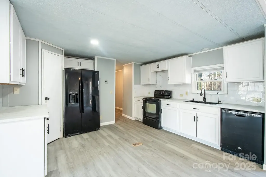 50 N Duncan Hill Lane Taylorsville NC 28681