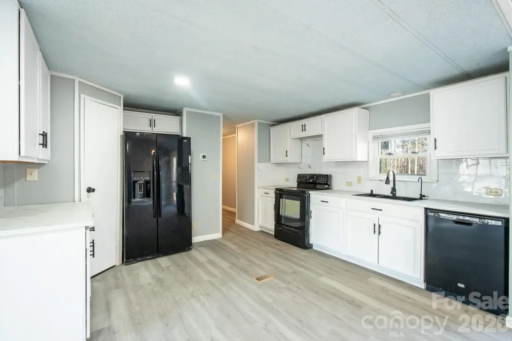 50 N Duncan Hill Lane Taylorsville NC 28681