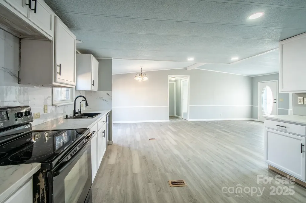 50 N Duncan Hill Lane Taylorsville NC 28681