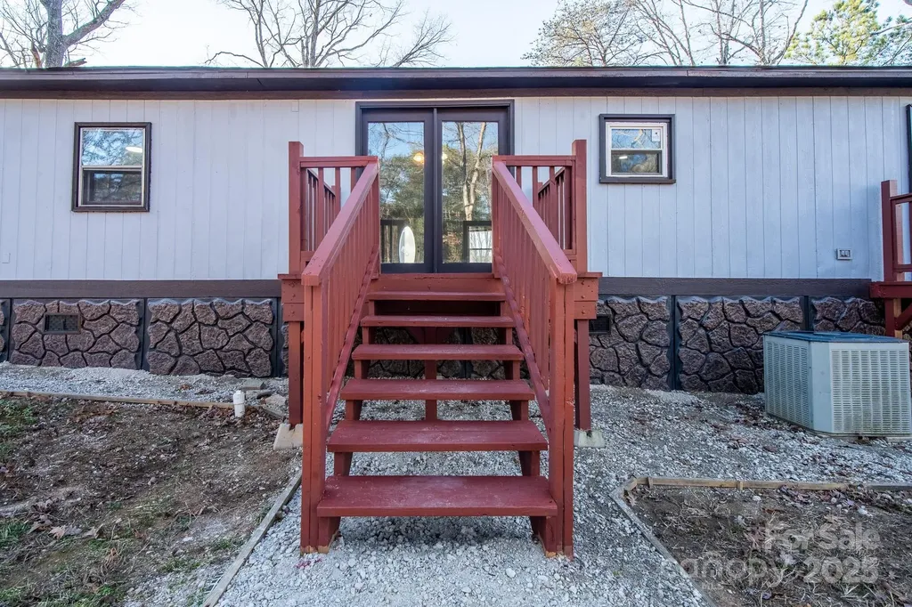 50 N Duncan Hill Lane Taylorsville NC 28681
