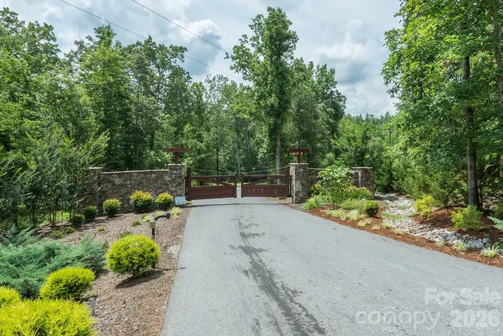 183 Crest View Drive NE Nebo NC 28761