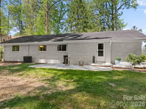 1110 3rd Avenue W Hendersonville NC 28739