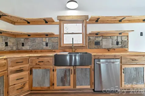 486 Hunter-lysik Way Laurel Springs NC 28644