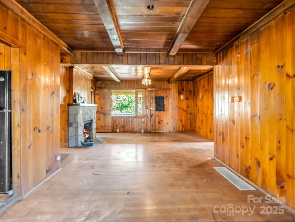 541 Broadway Street Hendersonville NC 28739