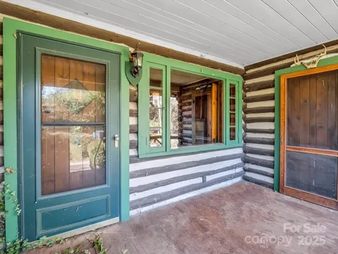 541 Broadway Street Hendersonville NC 28739