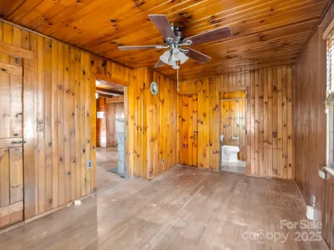 541 Broadway Street Hendersonville NC 28739