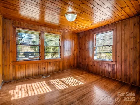 541 Broadway Street Hendersonville NC 28739