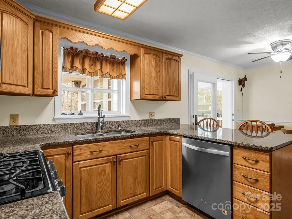 136 Old Tanglewood Trail Hendersonville NC 28739