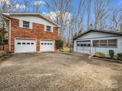 136 Old Tanglewood Trail Hendersonville NC 28739