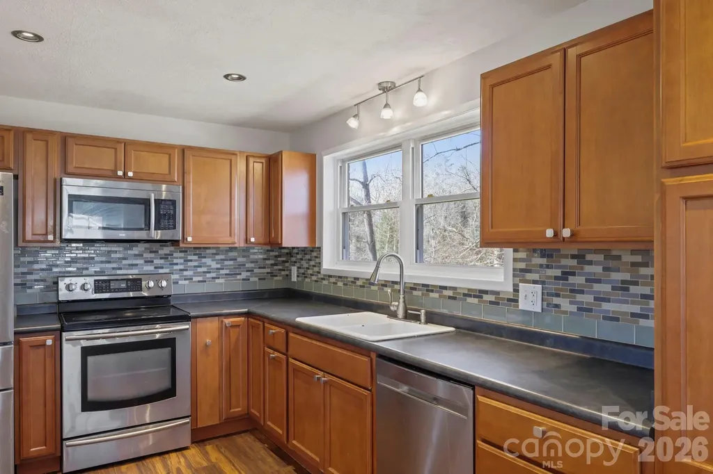 68 Lisam Way Etowah NC 28729