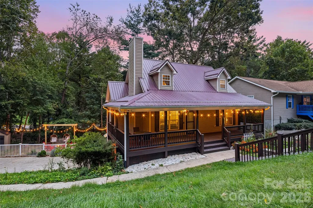 28 Grove Garden Avenue Candler NC 28715