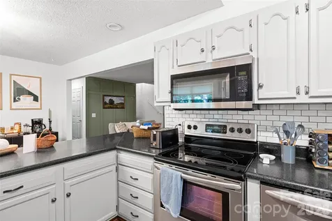 28 Grove Garden Avenue Candler NC 28715
