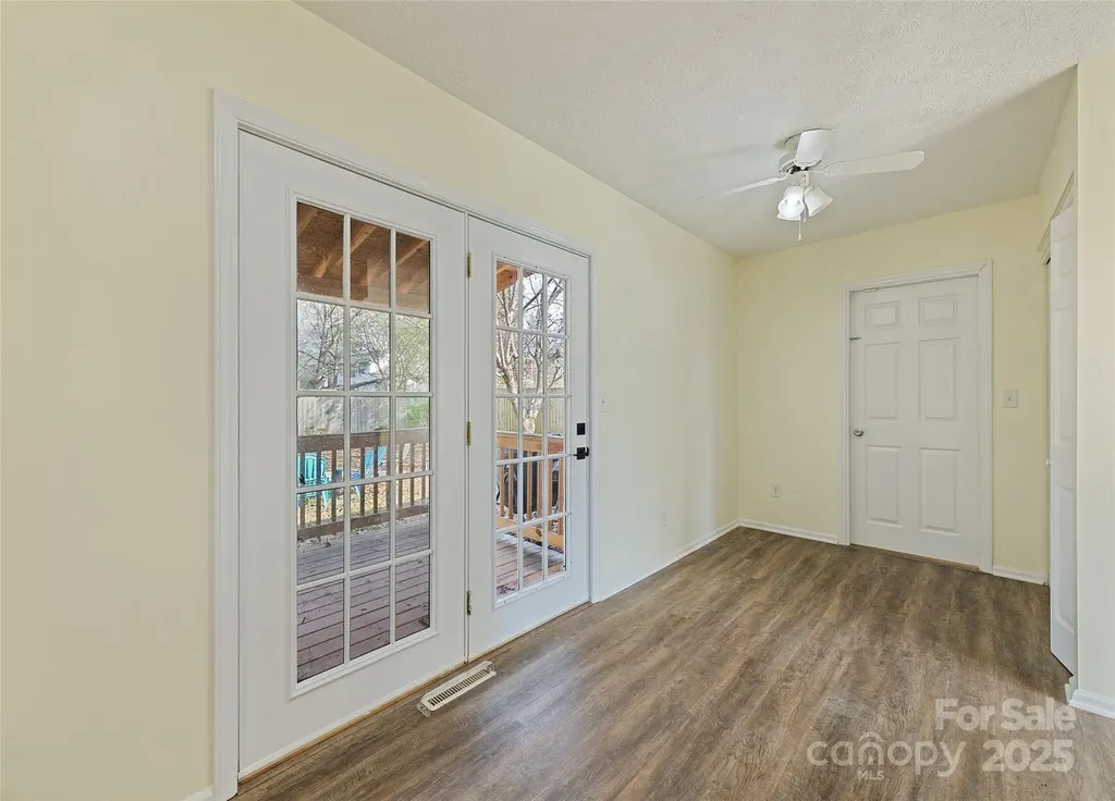 129 Willowbrook Road Hendersonville NC 28792