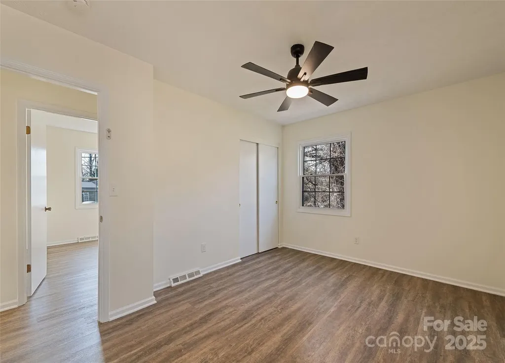 129 Willowbrook Road Hendersonville NC 28792
