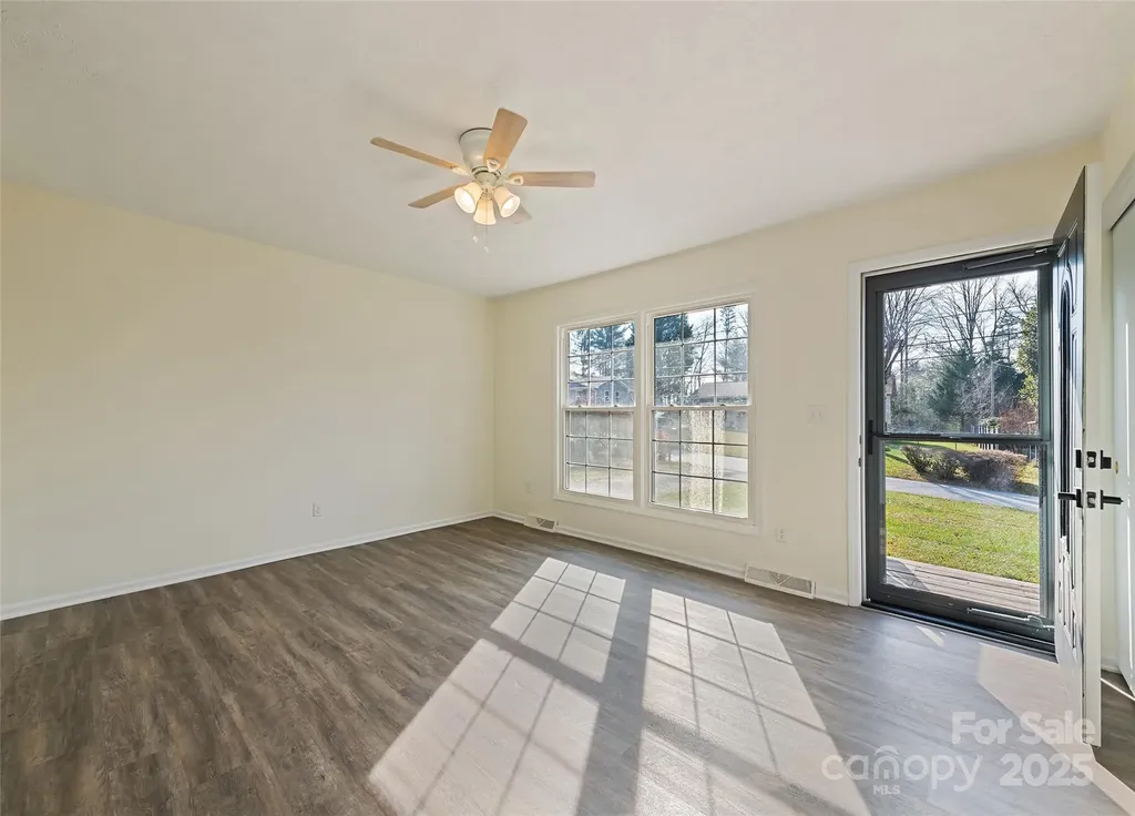 129 Willowbrook Road Hendersonville NC 28792