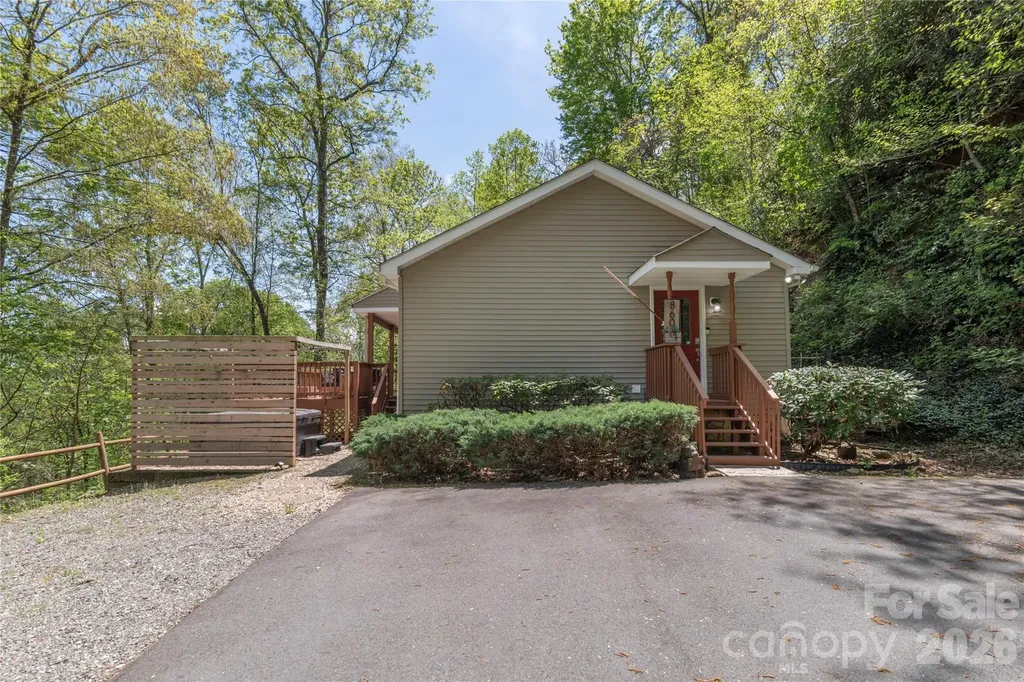 860 Creekside Drive Maggie Valley NC 28751