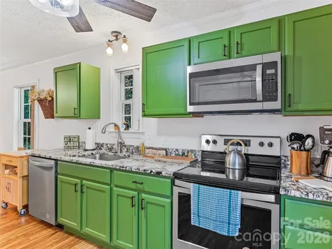 860 Creekside Drive Maggie Valley NC 28751