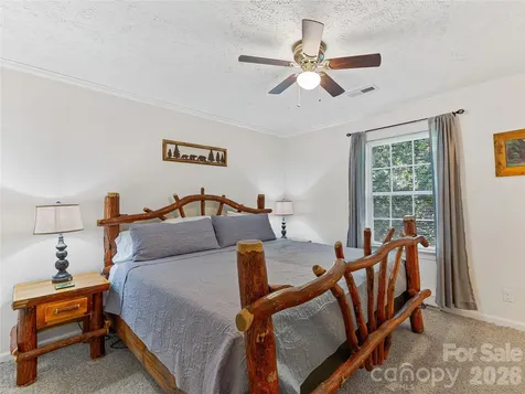 860 Creekside Drive Maggie Valley NC 28751