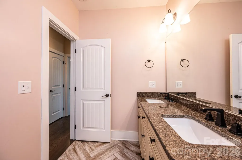3911 13th Street NE Hickory NC 28601