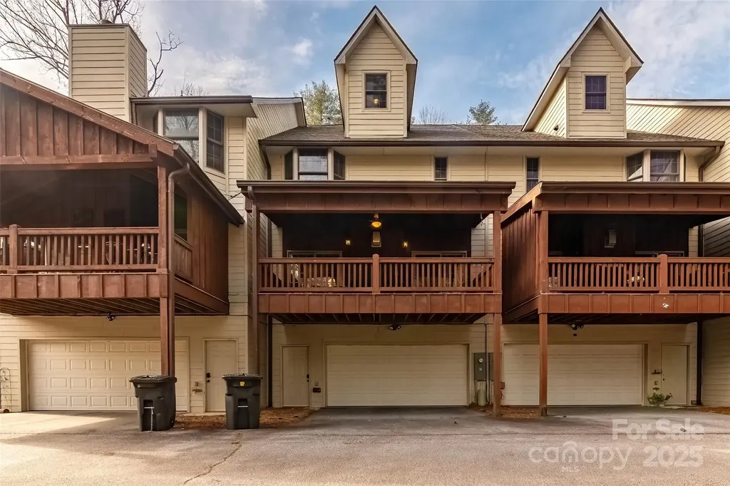 620 Sapphire Valley Road Cashiers NC 28717