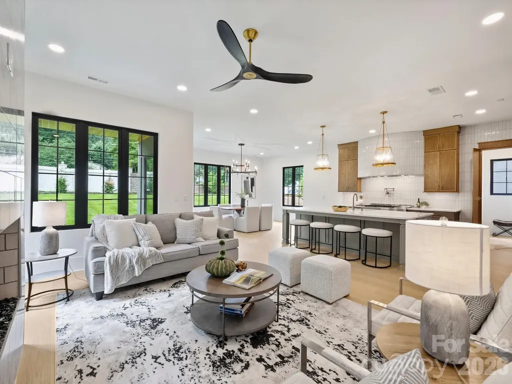 923 Laurel Creek Lane Charlotte NC 28211