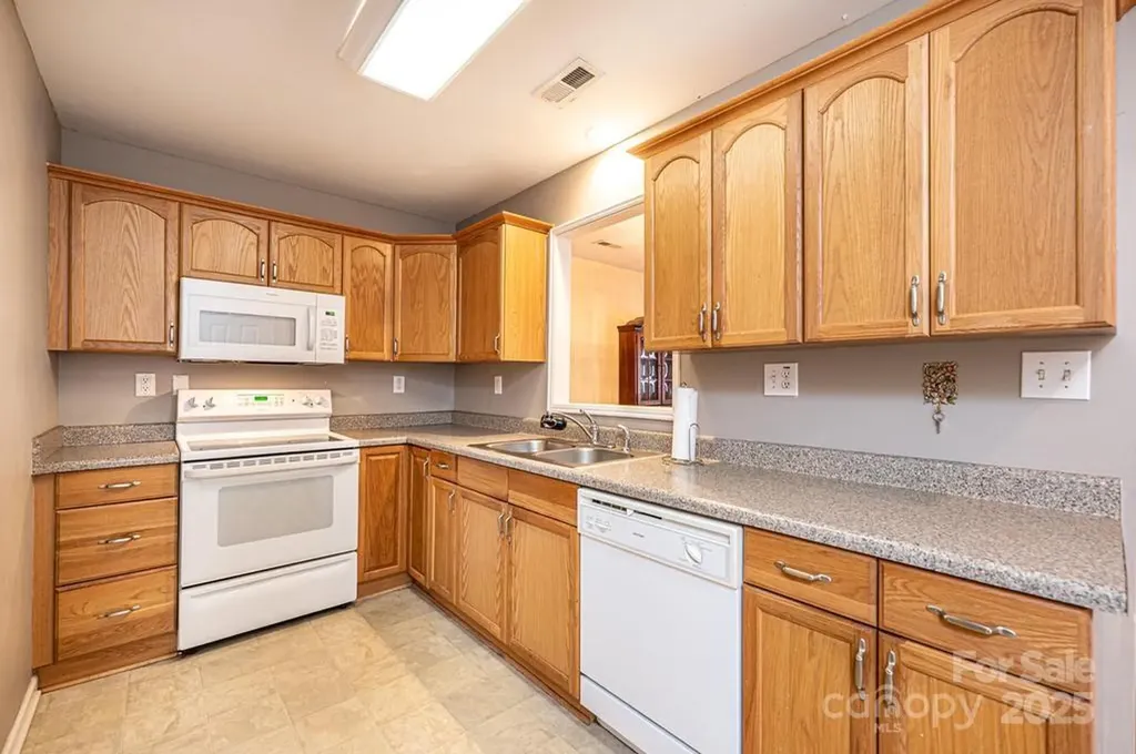 1687 Golden Cedar Lane Newton NC 28658