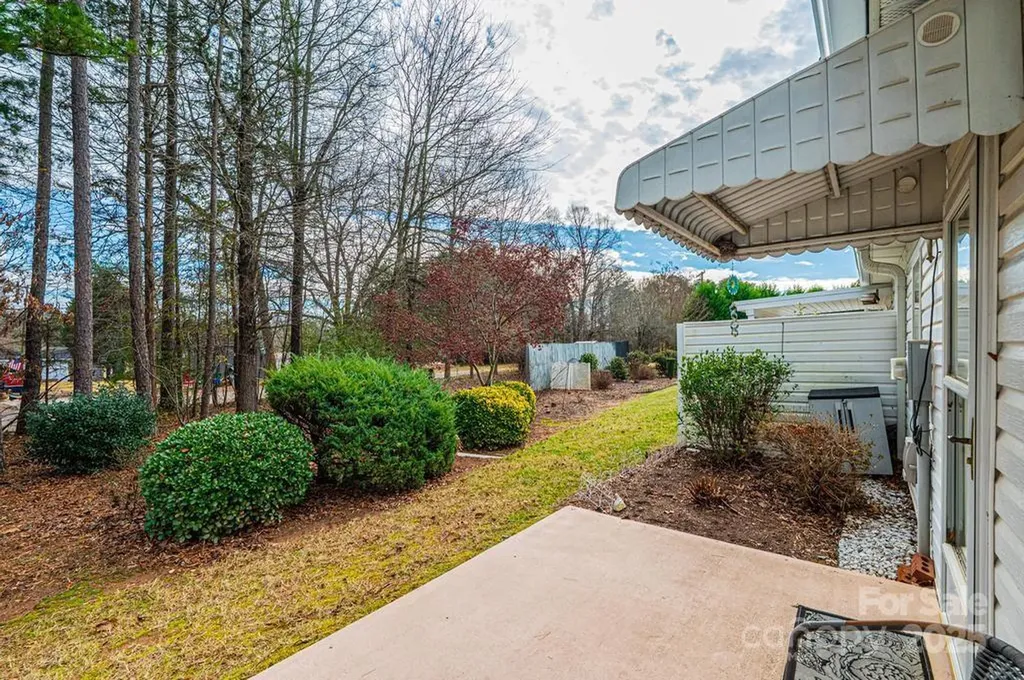 1687 Golden Cedar Lane Newton NC 28658