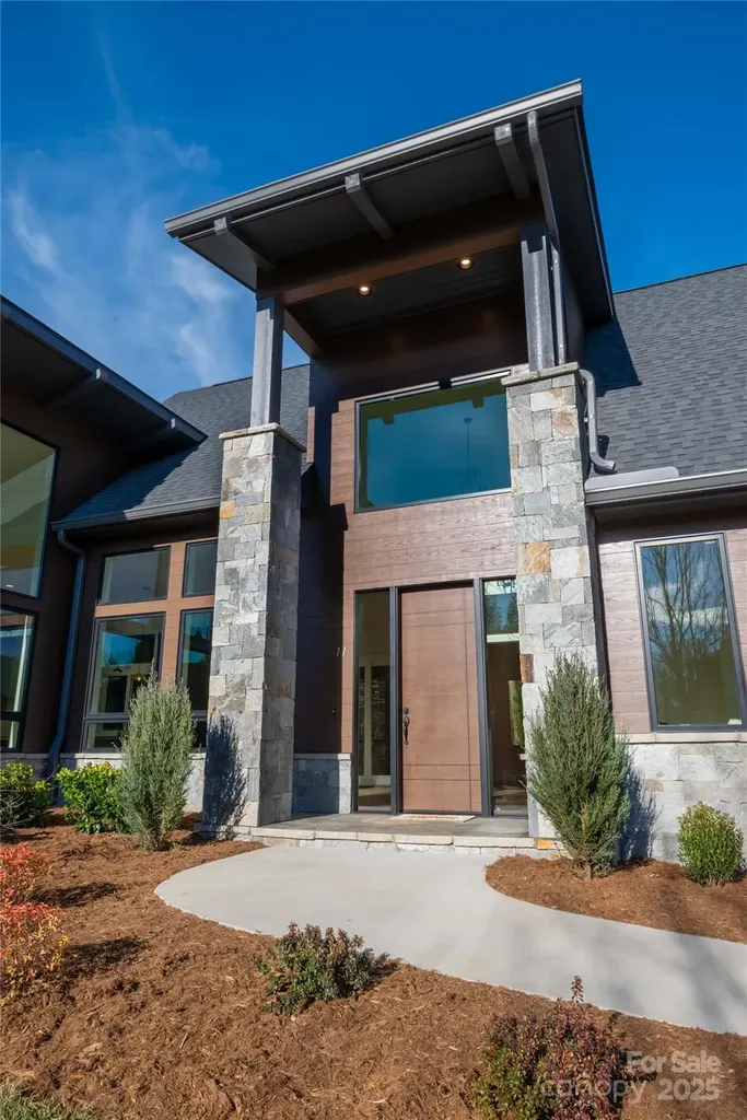 11 Kiftsgate Court Asheville NC 28804