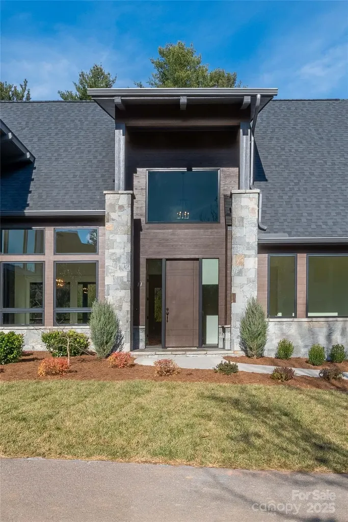 11 Kiftsgate Court Asheville NC 28804