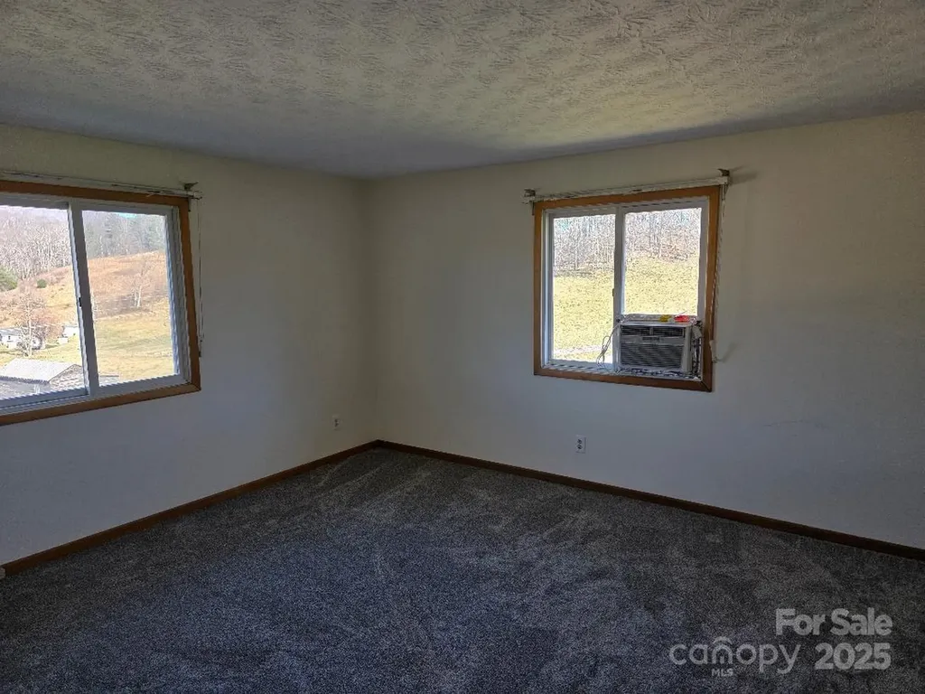 1375 E Us Highway 19e Highway Burnsville NC 28714