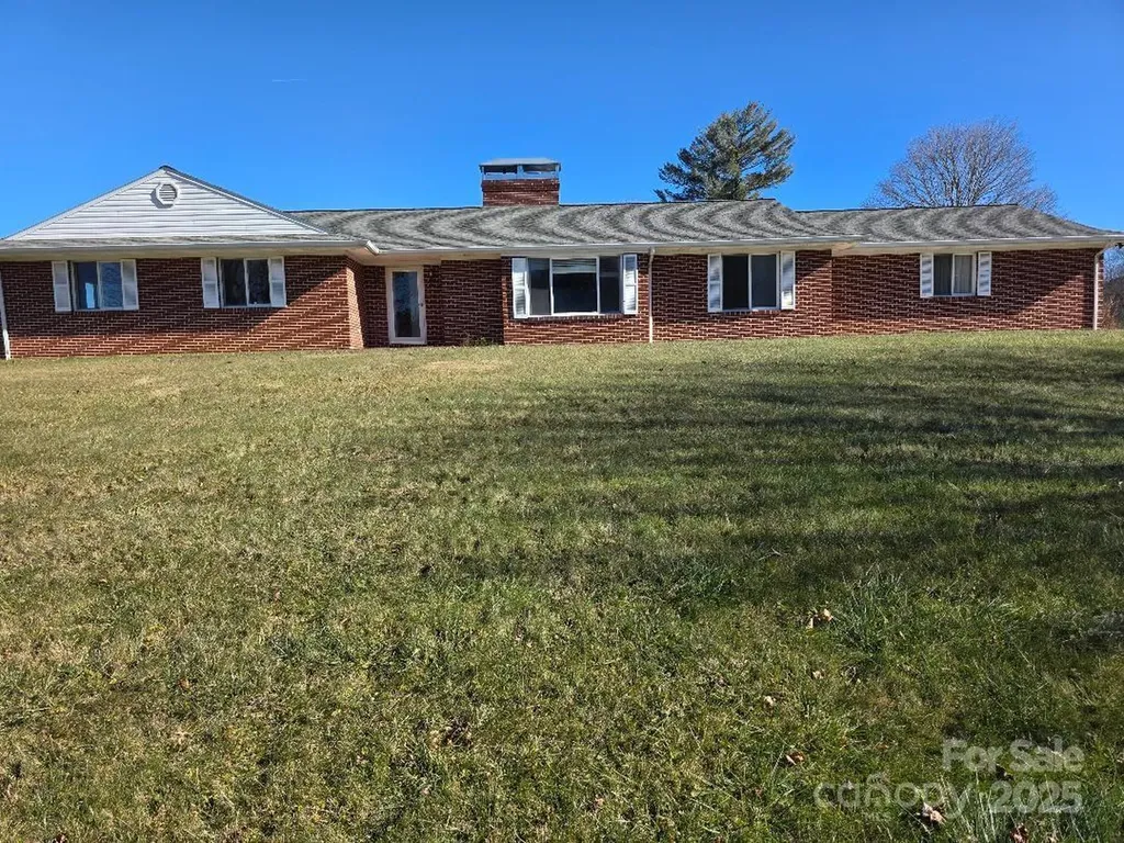 1375 E Us Highway 19e Highway Burnsville NC 28714