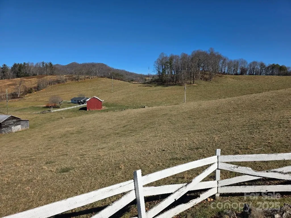 1375 E Us Highway 19e Highway Burnsville NC 28714