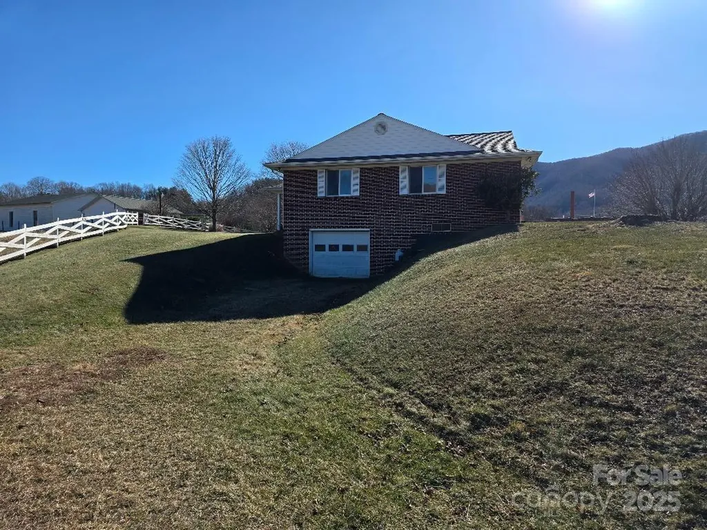 1375 E Us Highway 19e Highway Burnsville NC 28714