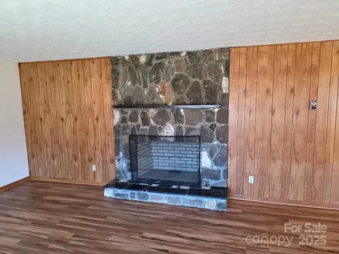 1375 E Us Highway 19e Highway Burnsville NC 28714