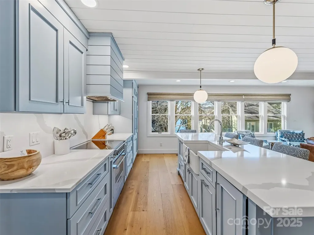 40 Toxaway Landing Drive Lake Toxaway NC 28747