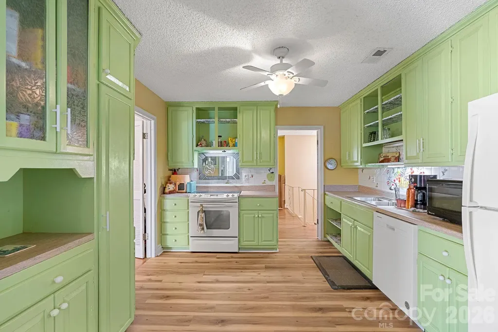 33 Fairfield Drive Candler NC 28715