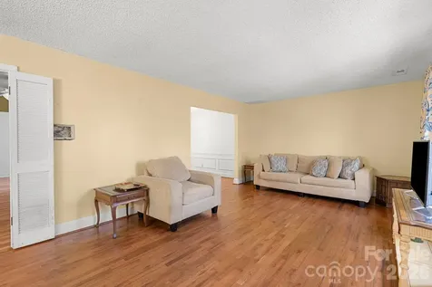 33 Fairfield Drive Candler NC 28715