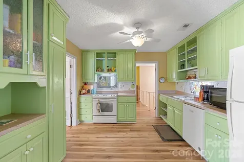 33 Fairfield Drive Candler NC 28715