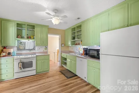 33 Fairfield Drive Candler NC 28715