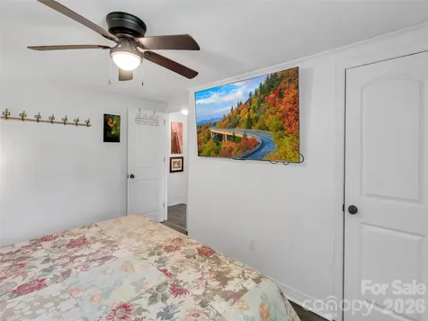 340 Mauney Cove Road Waynesville NC 28786