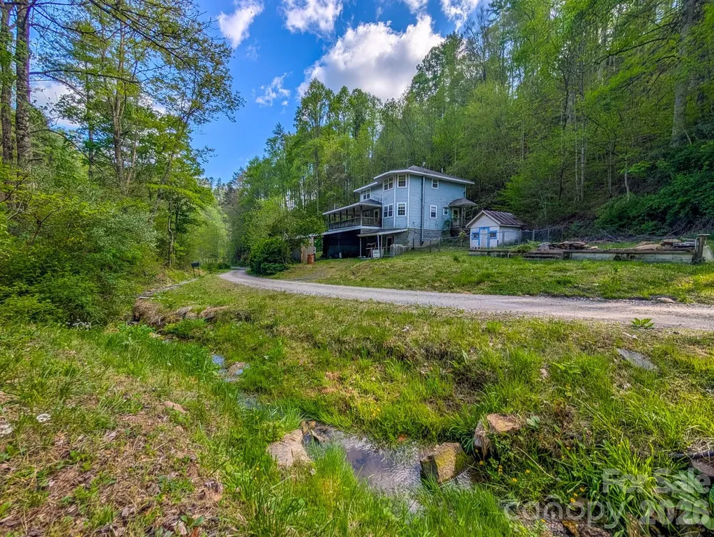 77 Griffith Branch Road Green Mountain NC 28740